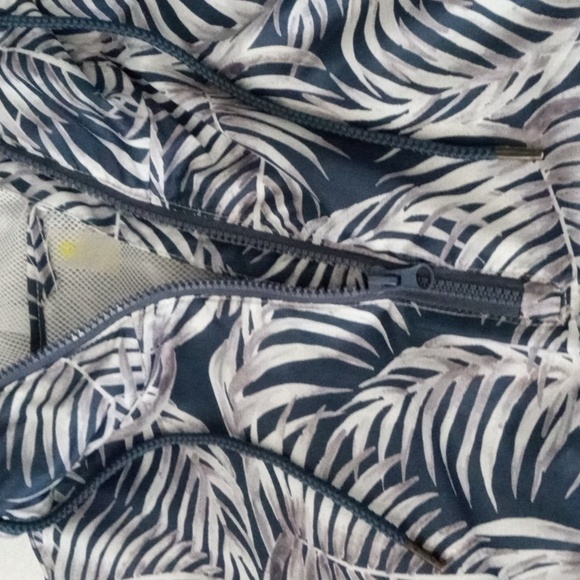 Pullover Windbreaker - Picture 7 of 9